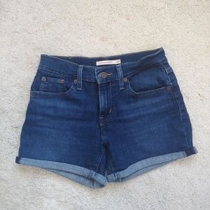Dark Wash Levi Midi Shorts size 26